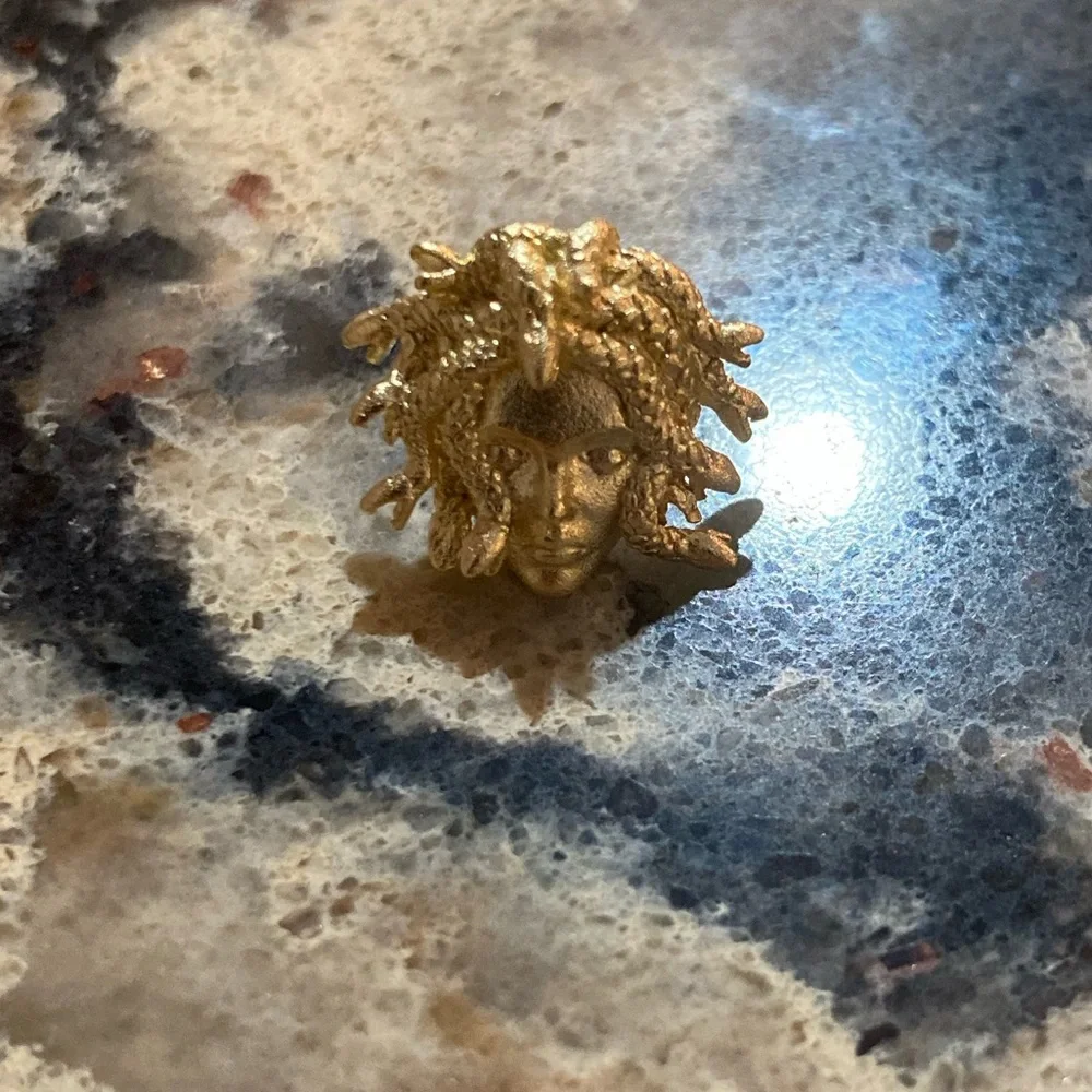 🐍🌕🎁Gold Medusa Stud Earring - Picture 5 of 11